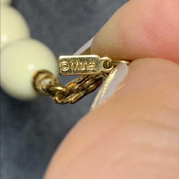 Vintage MONET Cream and Gold Necklace - Picture 2 of 2